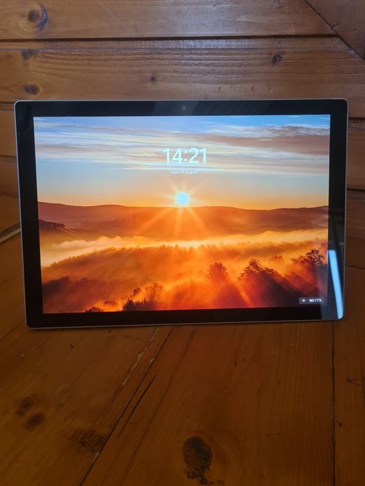 Tableta Microsoft Surface Pro 7+ cu pix, tastatura, incarcator