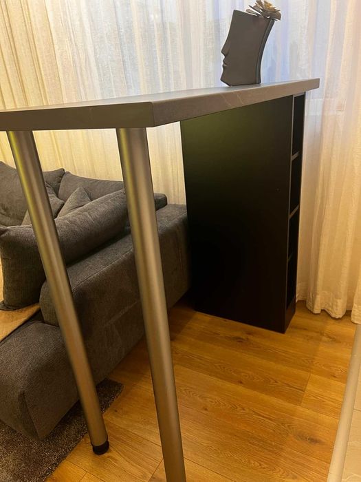 Луксозен бар в комплект със два стола