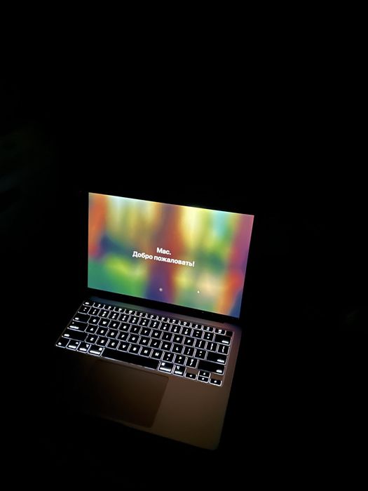 Mac book 2020 продам