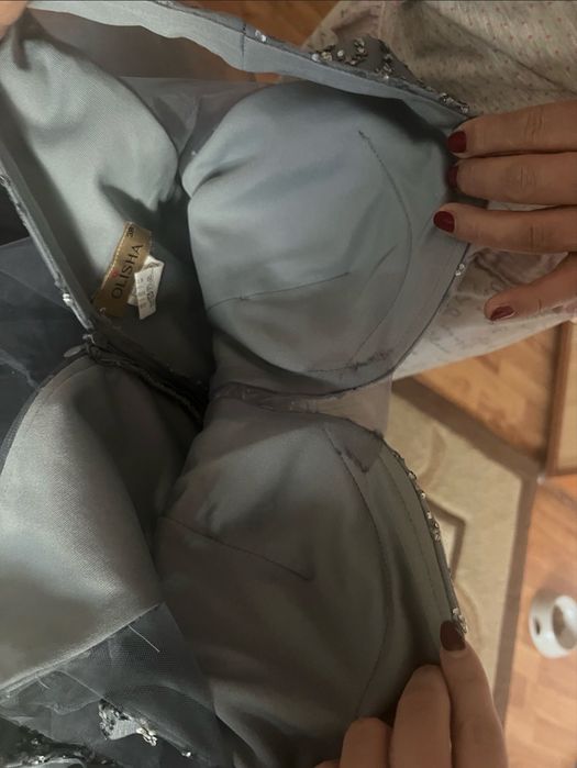 Rochie lunga de seara gri cu paiete argintii purtata o data