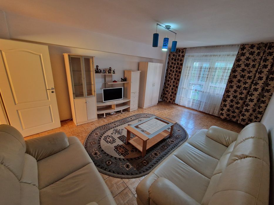 Apartament cu 3 camere de închiriat-Zona 1 Mai