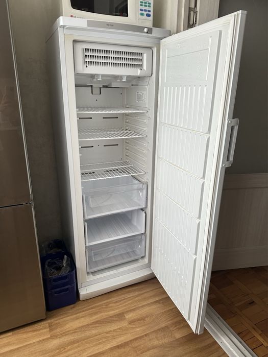 Отдам бесплатно морозильник