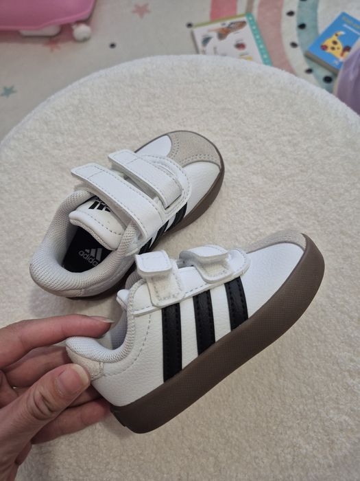 Чисто нови обувки Adidas VL Court 3.0 Cf I