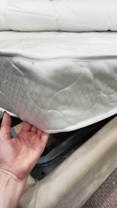 Продам кровать с матрасом 160*200