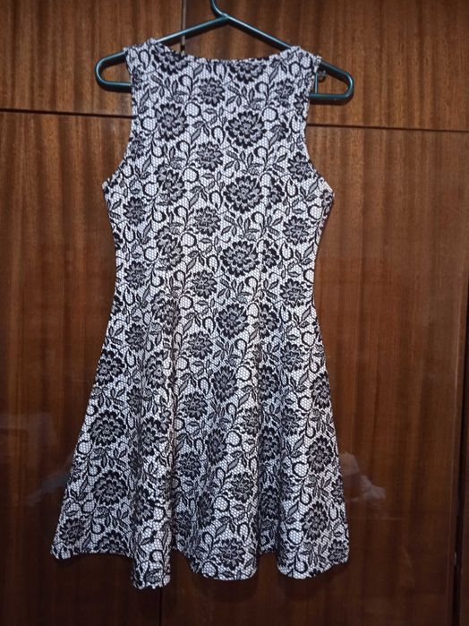 Къса разкроена рокля