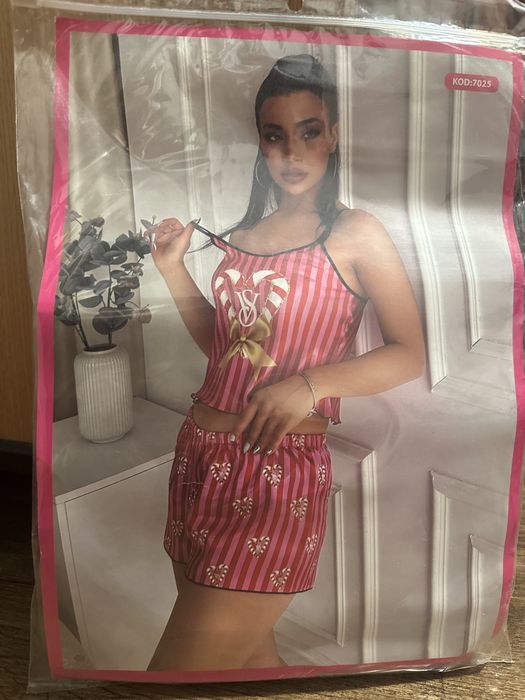 Pijamale Victoria Secret’s / Louis Vuitton marimi S/M   Pret 80 lei