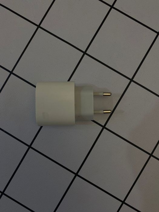 iPhone адаптер белый