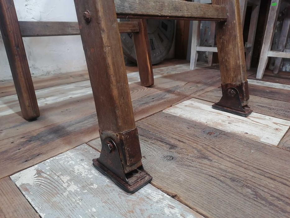 Scara veche din lemn masiv  Italia  /Recuzita/Obiect Decorativ