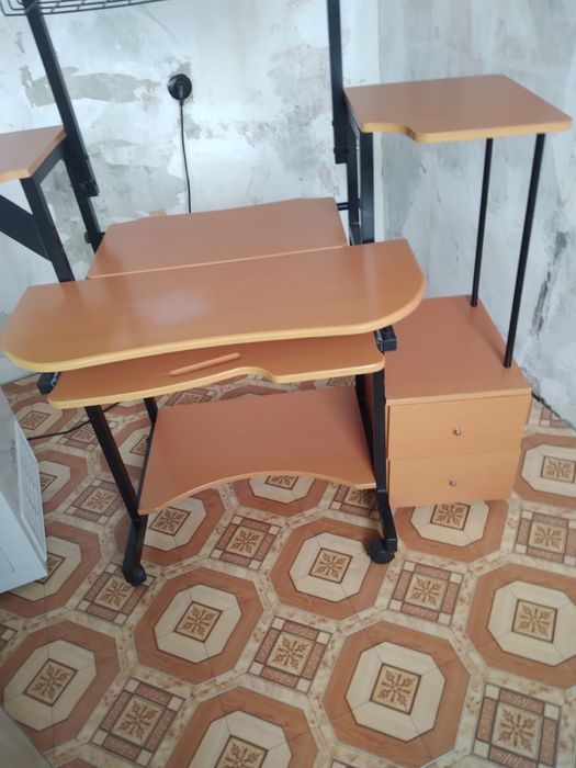 Продается компьютерный стол