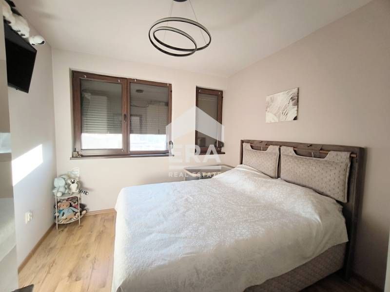 Продава се Тристаен апартамент в Хасково, Център - 95 кв.м за 940 €/кв.м - Снимка #8