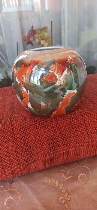 кожена кутия за бижута-25лв; керамична ваза-- цена 15лв.