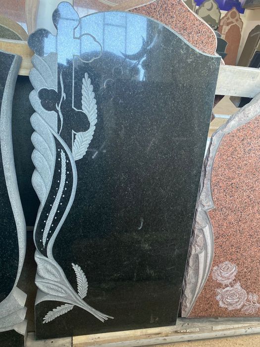 Памятники (гранит и мрамор)