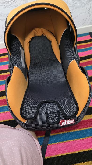 Продам автокресло 0+