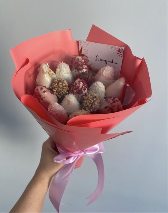 Тюльпаны и клубника в шоколаде