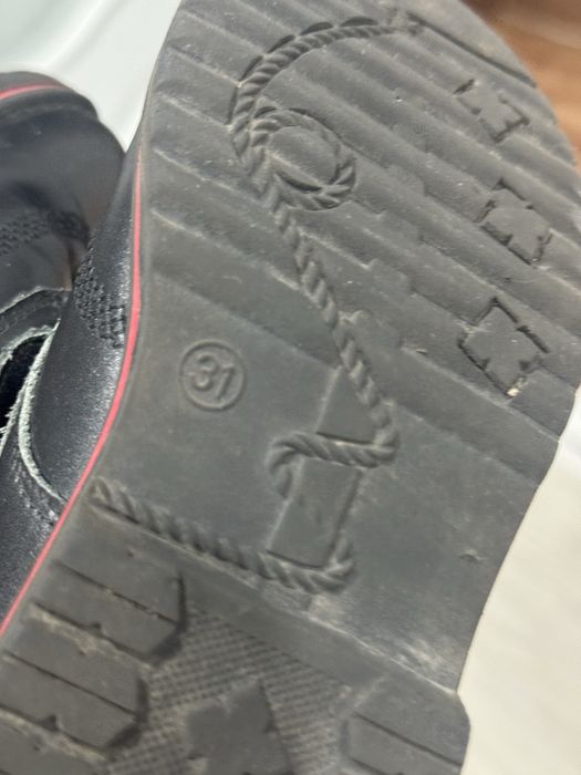 Отдам детскую обувь