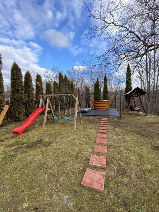 Inchiriez casa de vacanta 10-12 locuri