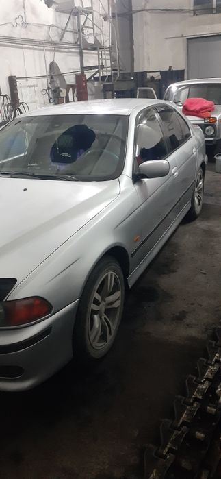 Автомобиль BMW E39 520