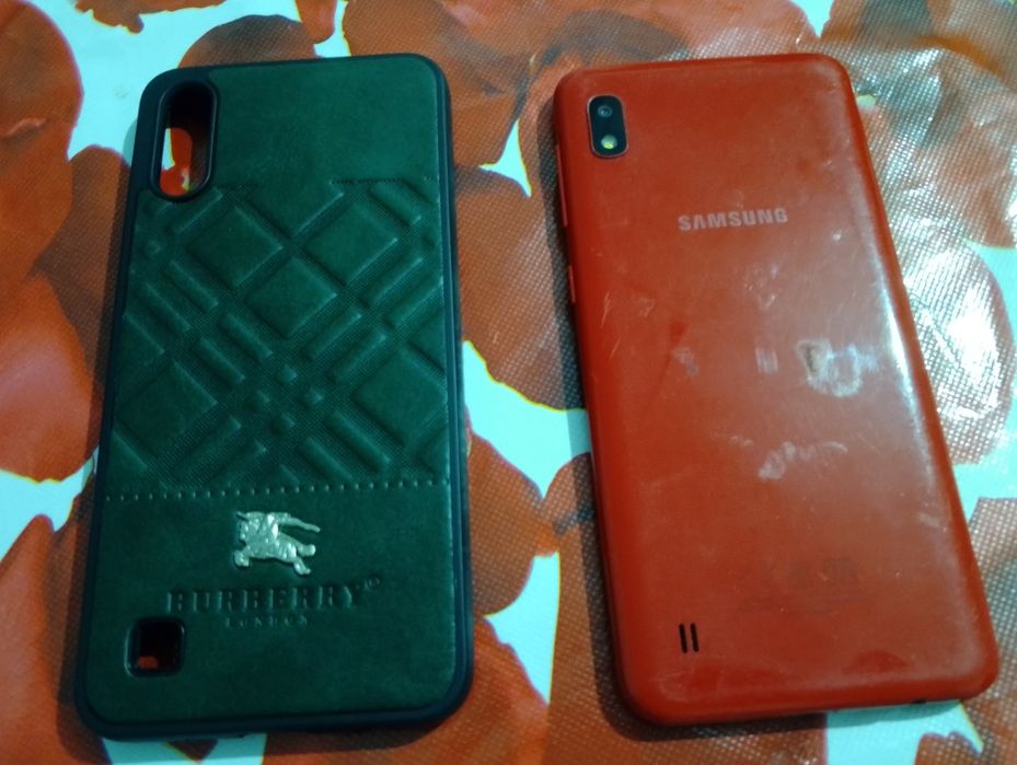 Продам телефон Самсунг а 10 хороший состояние