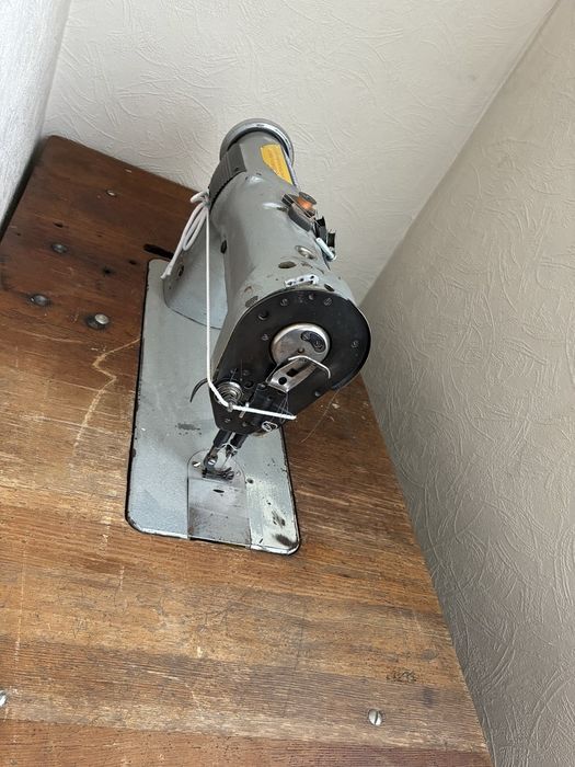 Швейная промышленная 97 класса. с пром.столо.большим мотором