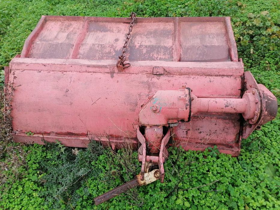 Продавам трактор DT 20  5500лв и инвентар  и ремарке самосвал