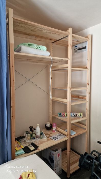 Дървен стилаж/гардероб