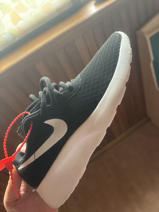 Кроссовки женские