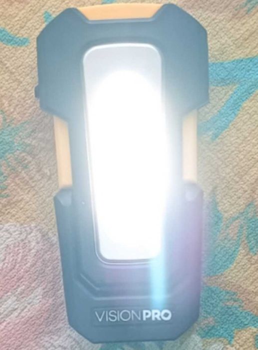 LED лампа с магнитна въртяща стойка или фенерче с гъвкаво рамо. Нови.