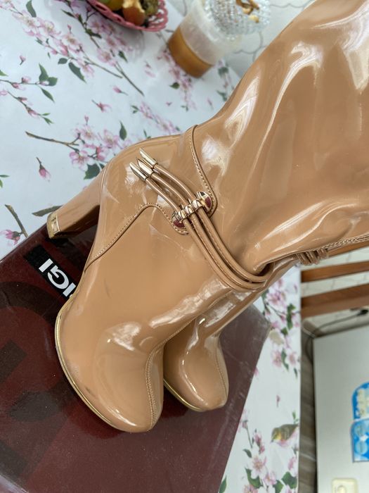 Сапоги лакированные