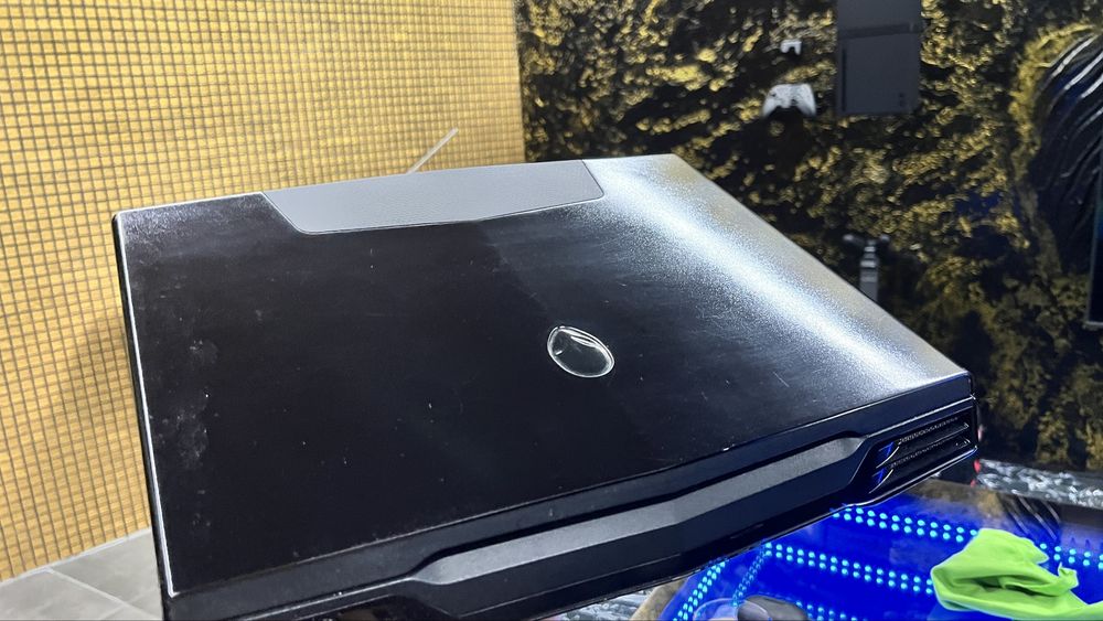 лаптоп alienware m15x