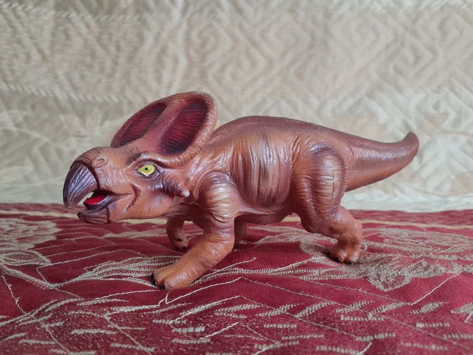 Игрушка динозавр