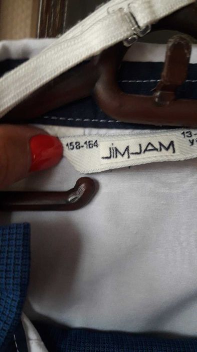 Костюми - 2 бр. пълни комплекти с риза.