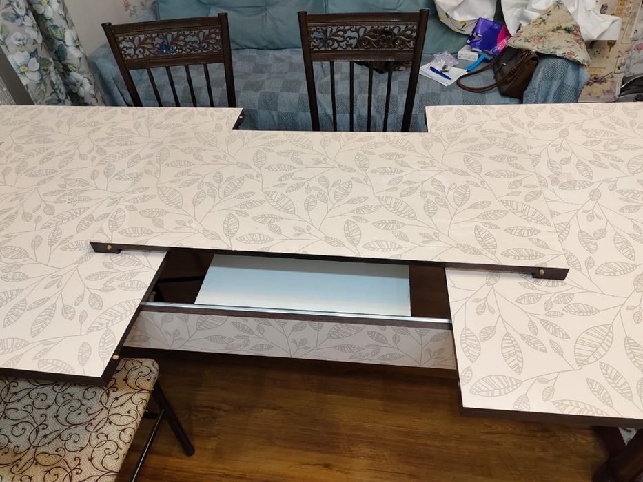 Кухонный стол со стульями