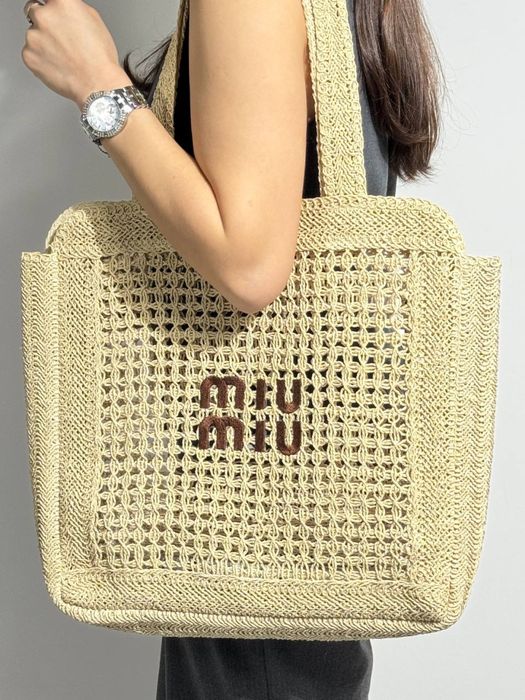 Geanta Miu Miu de plaja !!! Dimensiuni 45/40 !!!