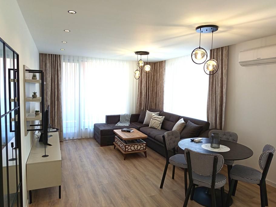 Дава се под наем Тристаен апартамент в Пловдив, Остромила - 116 кв.м за 765 € - Снимка #2