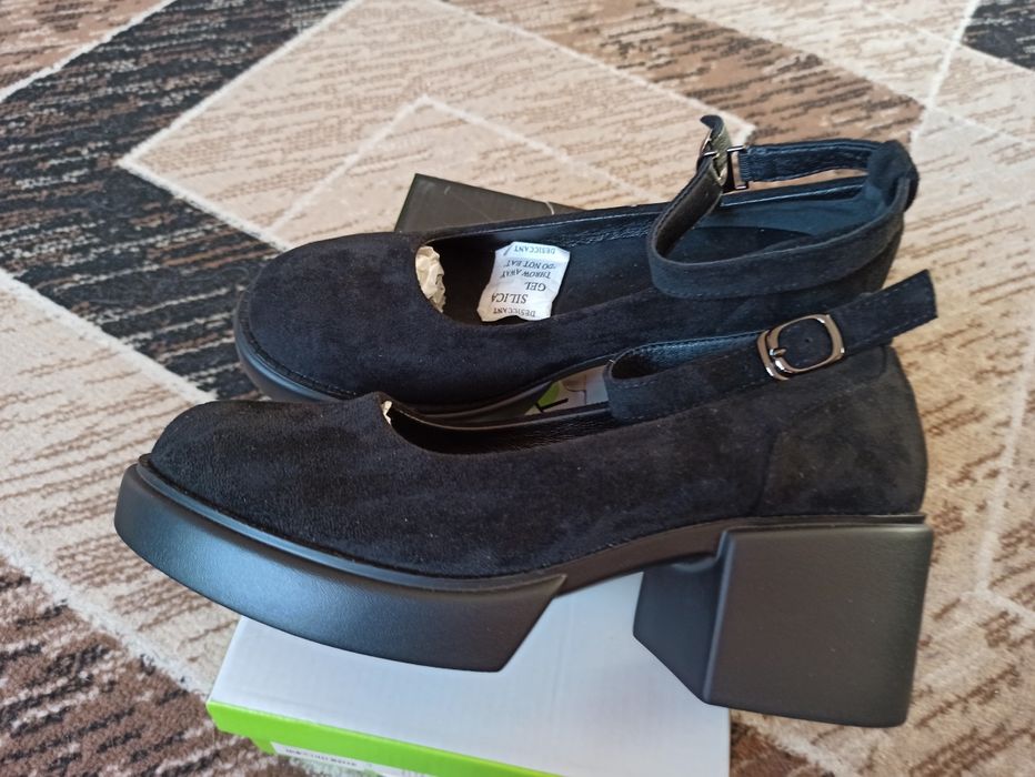 Женские туфли черные