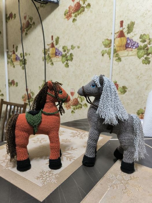 Продаю лошадки вязаные