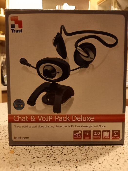 Камера за компютър със слушалки и микрофон