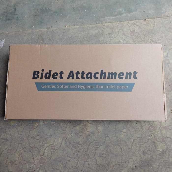 Bideu atașabil în cutie.