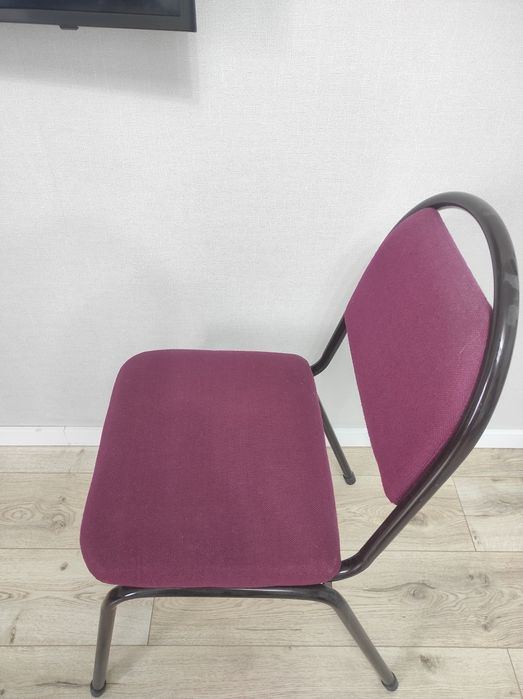 Стулья (красный, черный)