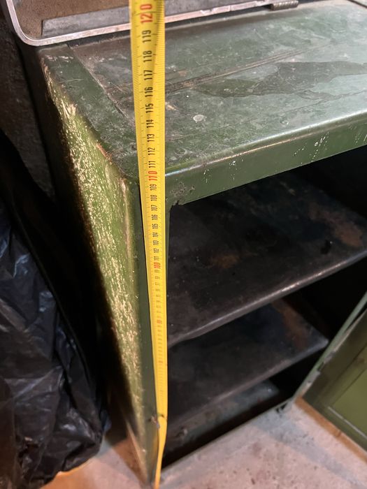 Vind bicicleta si canistre de metal si dulap de fier