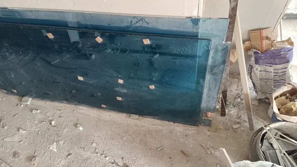 Закалено стъкло триплекс 185 на 85,5