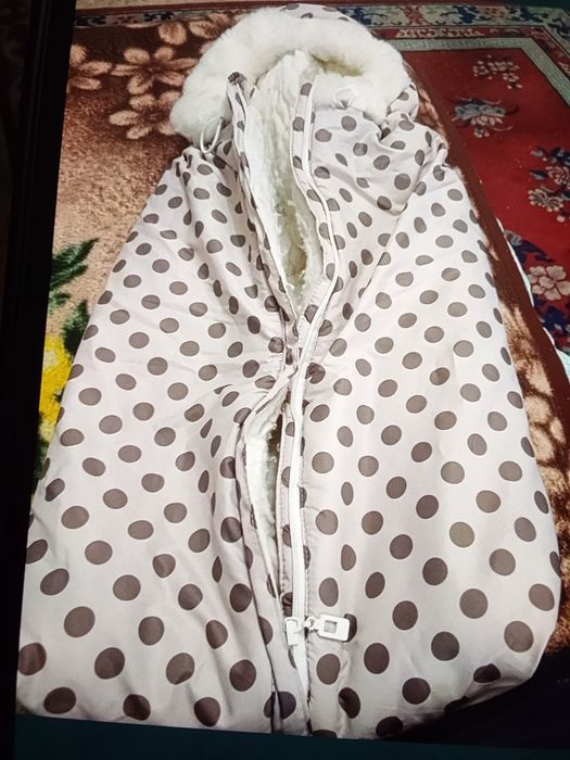 Продам теплый комбинезон для выписки.