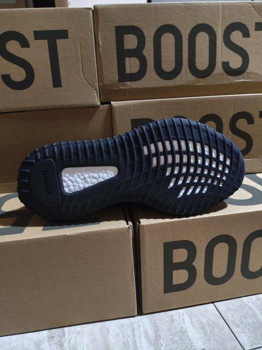 Yeezy 350 black/white