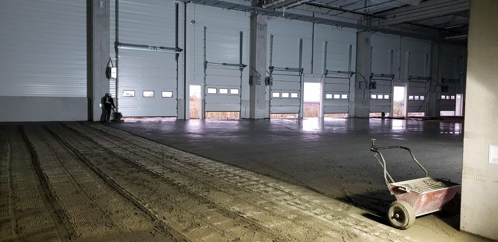 Turnare Beton finisat cu Elicopter si Cuarț, Pardoseli Industriale Elicopterizate, ciment - beton in curte, Periat antiderapant  cu Quarț,