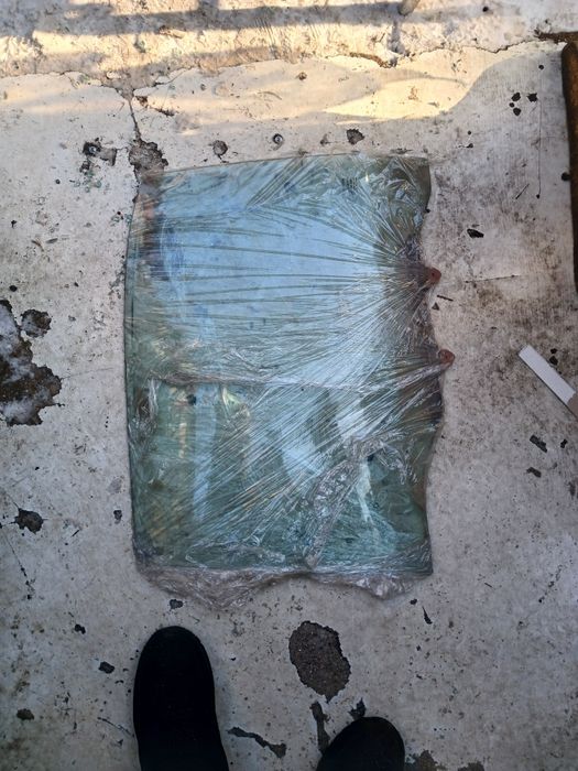 Стекло двери Тоета Карина Е