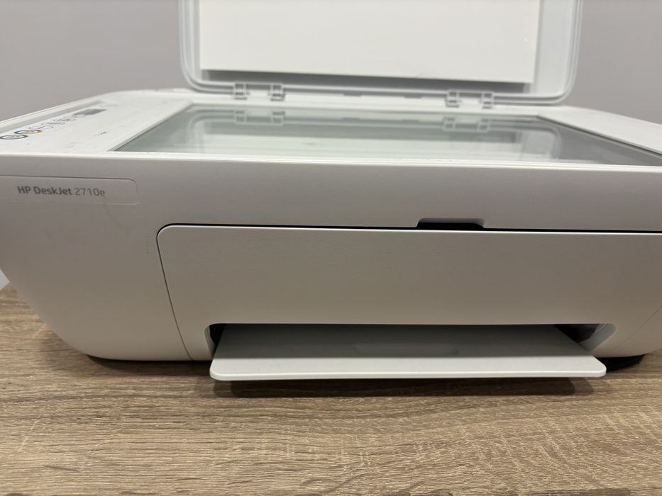Чисто нов принтер hp deskjet 2700e
