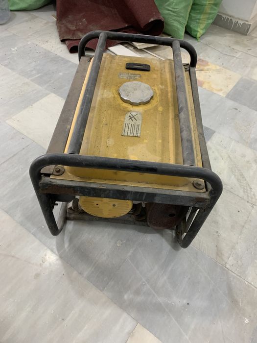 Срошно прадаютса генератор