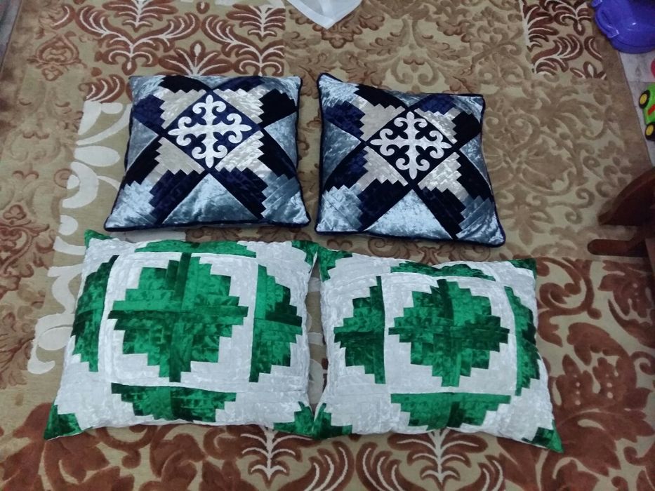 Подушки, жастықтар