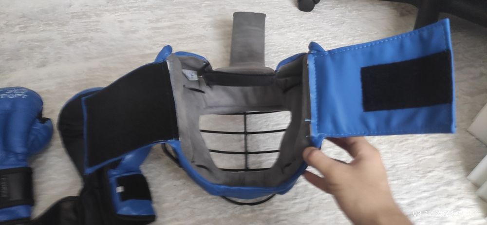 Шлем с перчатками