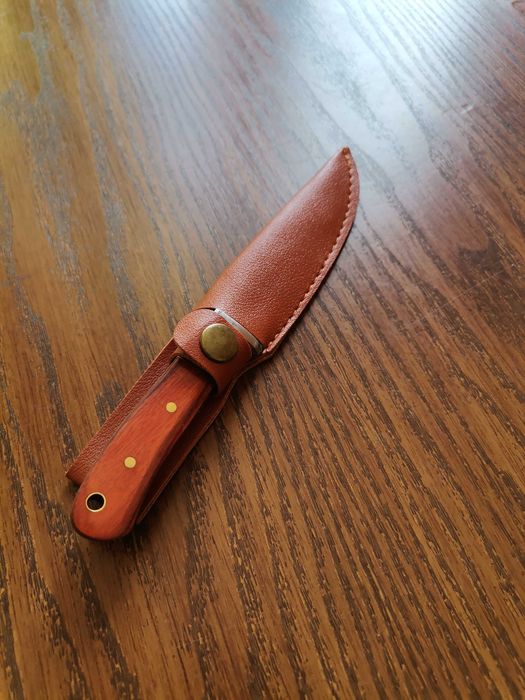 Ножове от цяло пърче метал с кожен калъф